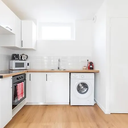 Appartemet A 2 Pas Du Metro Apartament *